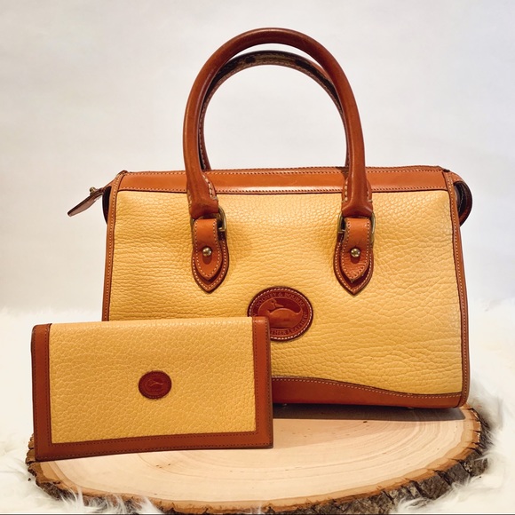 Dooney & Bourke Handbags - ❌SOLD❌ Dooney & Bourke AWL Vintage Classic Satchel